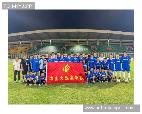 愿足球带来胜利的祝福与团结的力量共舞在绿茵场上